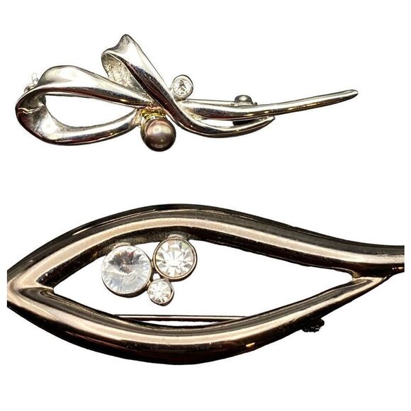 Two vintage rhinestone pins one in silver tone the other black metal tone - Picture 1 of 6